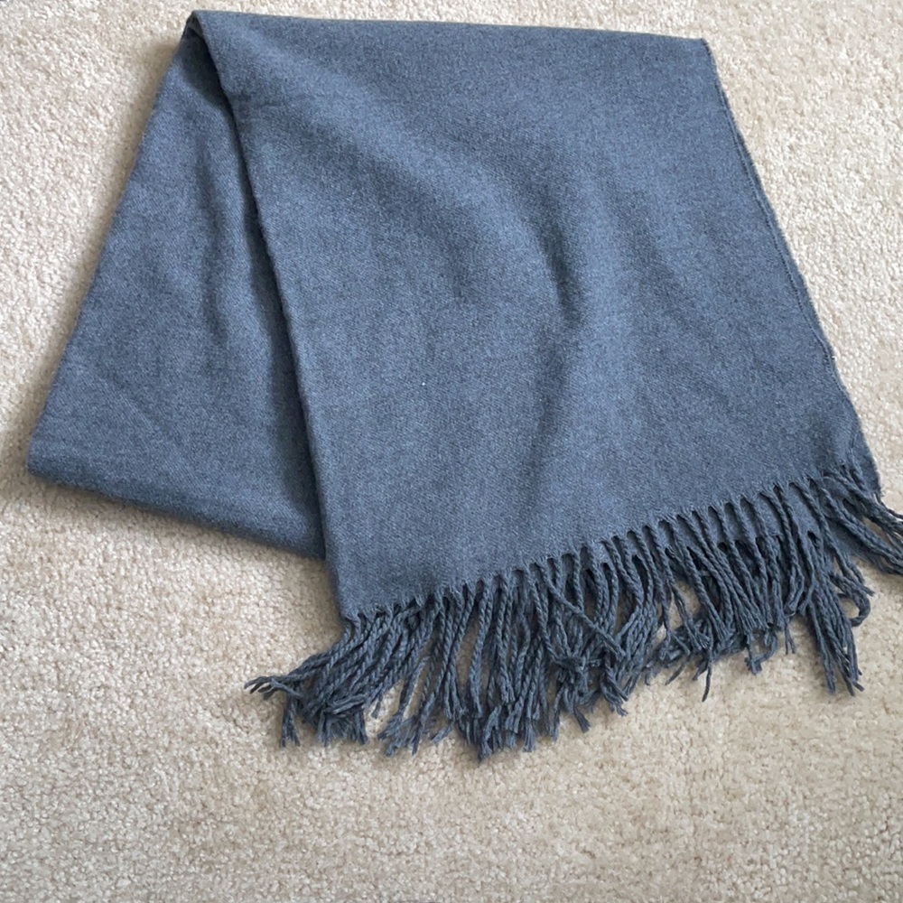 Grey oversized 100% cashmere scarf with fringe detail